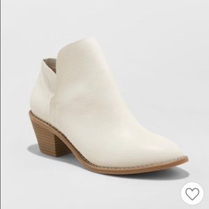 NWOT Indie Booties - Universal Thread WHITE